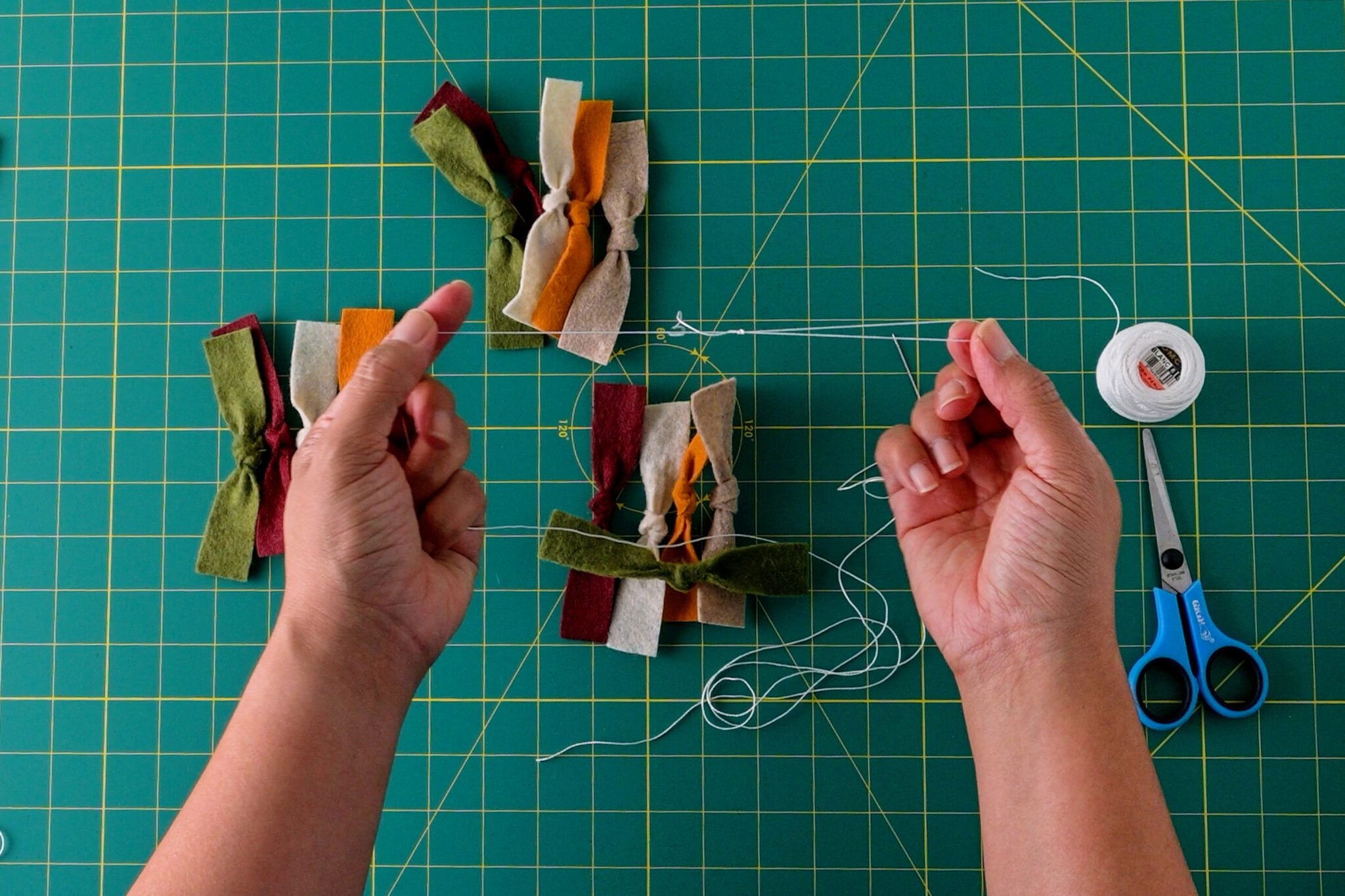 How To Make A Festive Felt Garland In 30 Minutes - Holiday Magic Hub
