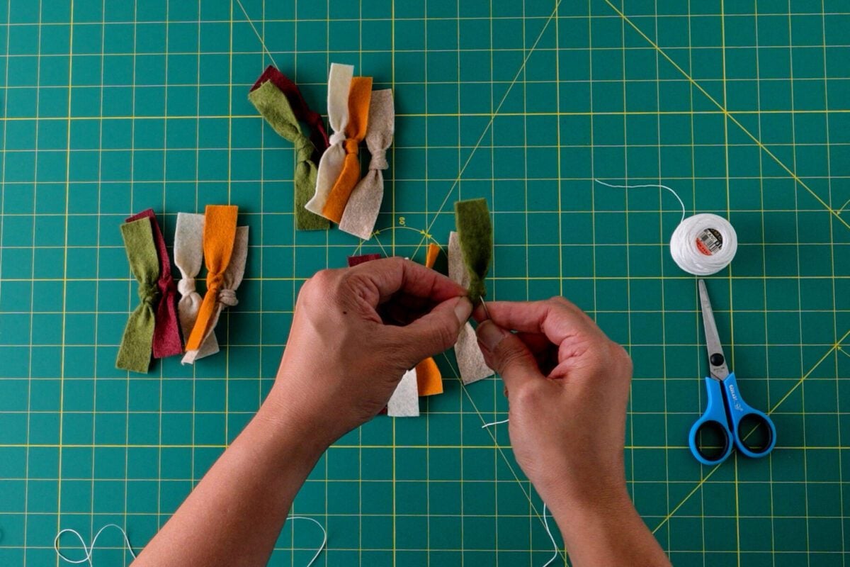 How To Make A Festive Felt Garland In 30 Minutes - Holiday Magic Hub
